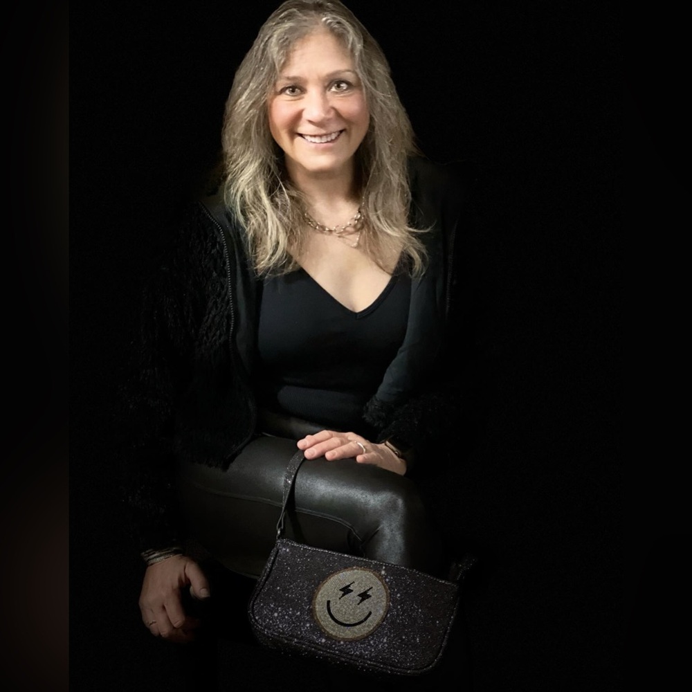 🖤 PATTY IS LIVE! 🖤 Like This Listing to Be Notified When I’m Live